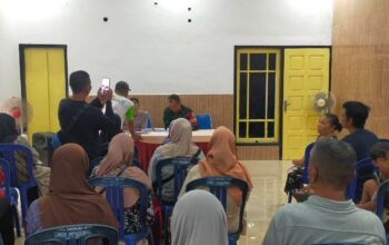 Baznas Salurkan Santunan, Babinsa Pejanggik Hadir Dampingi Warga