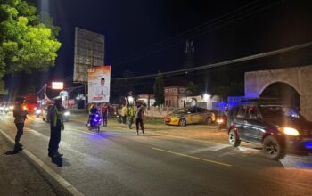 Personel Pos Yan Operasi Ketupat Rinjani Polres Bima Kabupaten Gelar Patroli dan Pengamanan Sholat Tarawih