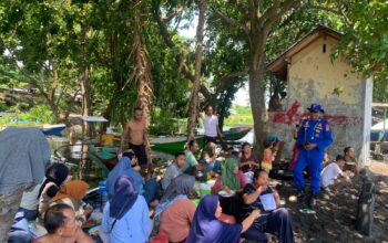 Kapal Polisi XXI-2014 Amankan Objek Wisata Pantai Nangamiro Dompu Saat Libur Lebaran