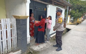 **Bhabinkamtibmas Desa Meraran Galang Dana untuk Korban Kebakaran di Sumbawa**