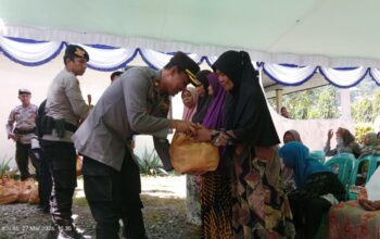 Waka Polres Bima Kota Bersama BMWI Berbagi untuk Masyarakat Kecamatan Wawo