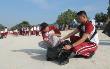 Kapolda NTB Pimpin Aksi Bersih Pantai di Tanjung Aan, Dorong Kepedulian Lingkungan