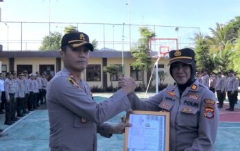 Kapolres Lombok Utara Pimpin Apel Pagi dan Berikan Penghargaan kepada Personel Berprestasi