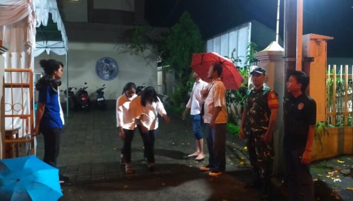 Babinsa Pejanggik Hadir Jaga Ibadah Paskah Penuh Kedamaian