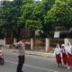 Polres Bima Kota Laksanakan Rawan Pagi, Bantu Anak Sekolah Menyeberang Jalan