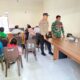 Bhabinkamtibmas Arab Kenangan Dampingi Penyaluran Buku Rekening dan Kartu KSB Maju Di Desa binaan
