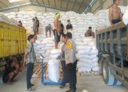 Sinergi Nyata di Gerung: Kawalan Polisi Pastikan Hasil Keringat Petani Terserap Negara