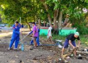 Sat Polairud Polres Sumbawa Bersama Warga Gelar Giat ASRI di Kawasan Pesisir Pantai Amanwana