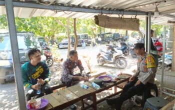 Polsek Sambelia Gelar Patroli di Objek Wisata Pantai Purwakarya, Jaga Keamanan Pengunjung