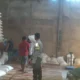 Kawal Ketahanan Pangan, Bhabinkamtibmas Desa Mareje Pastikan Tonase Jagung Petani Masuk Gudang Bulog