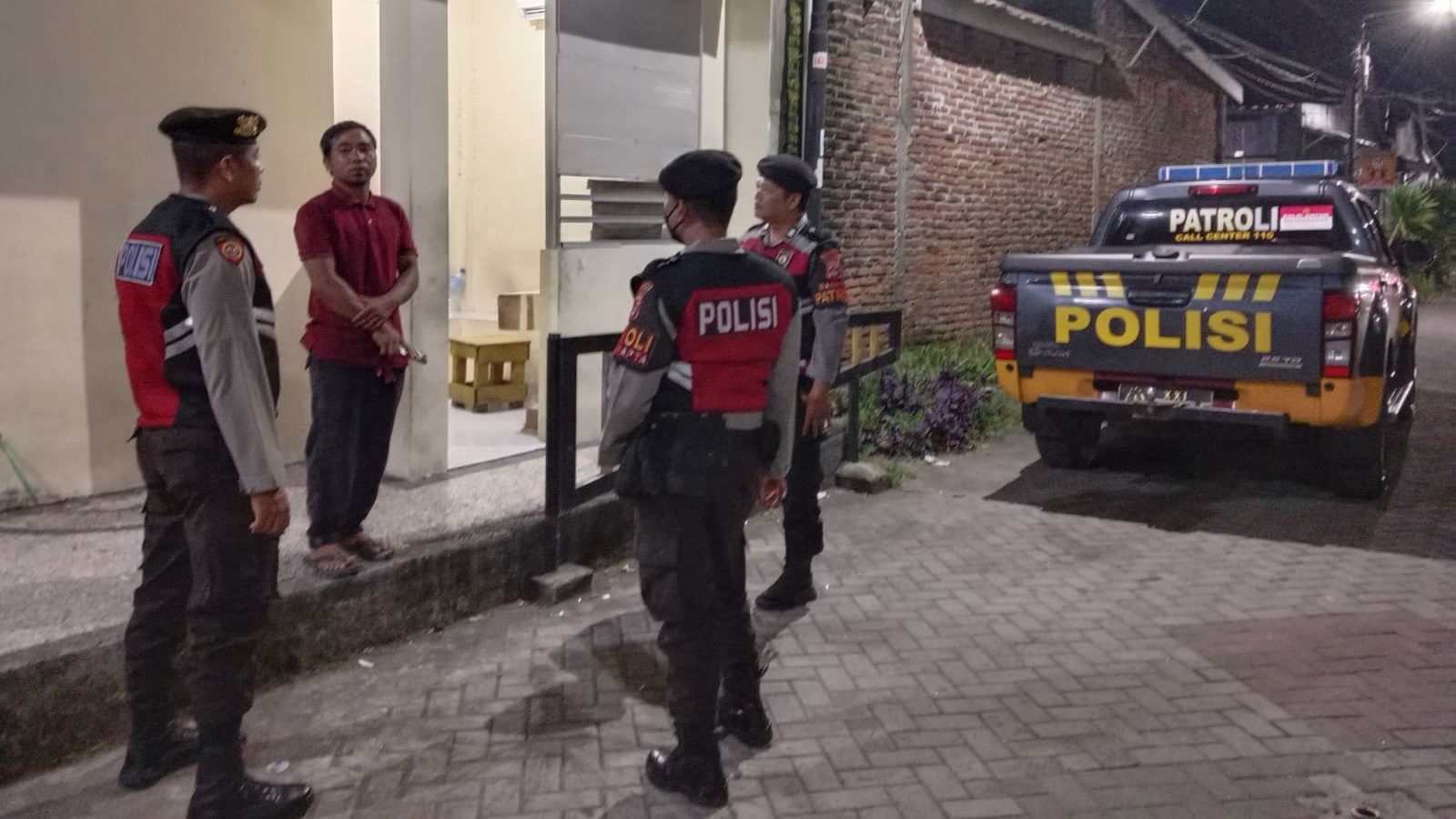 Polres Lombok Barat Patroli di Pemukiman Padat Penduduk