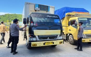 Pintu Masuk Lombok Dijaga Ketat, Polisi Geledah Muatan KMP Rodhita di Pelabuhan Lembar