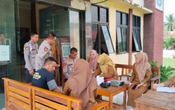 Sinergitas Antara Polri dan Nakes, PKM Monta Menggelar Pemeriksaan Kesehatan Bagi Anggota Polsek Monta