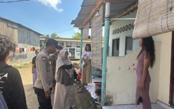 Bhabinkamtibmas Dampingi TRC Evakuasi Warga Alami Stres ke Puskesmas
