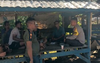 Sambang Dialogis, Bhabinkamtibmas Jatibaru Imbau Warga Waspada Hoaks dan Narkoba