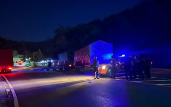 Perkuat Kehadiran Polri, Polsek Madapangga Gelar Patroli Skala Besar Strong Point Rinjani Presisi Ciptakan Rasa Aman dan Nyaman Bagi Masyarakat