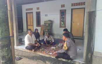 Bhabinkamtibmas Desa Tanak Rarang Intensifkan Sambang dan DDS, Jaga Kamtibmas Tetap Kondusif