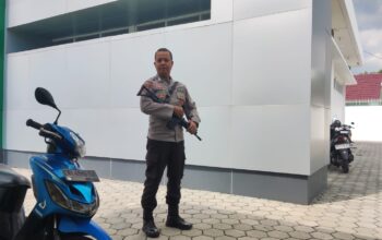 Anggota Jaga Polsek Pemenang Amankan Bank NTB Syariah, Situasi Aman Terkendali