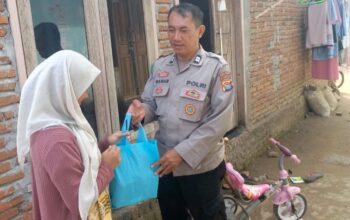 Aksi Humanis Polsek Lembar Ringankan Beban Ekonomi Warga