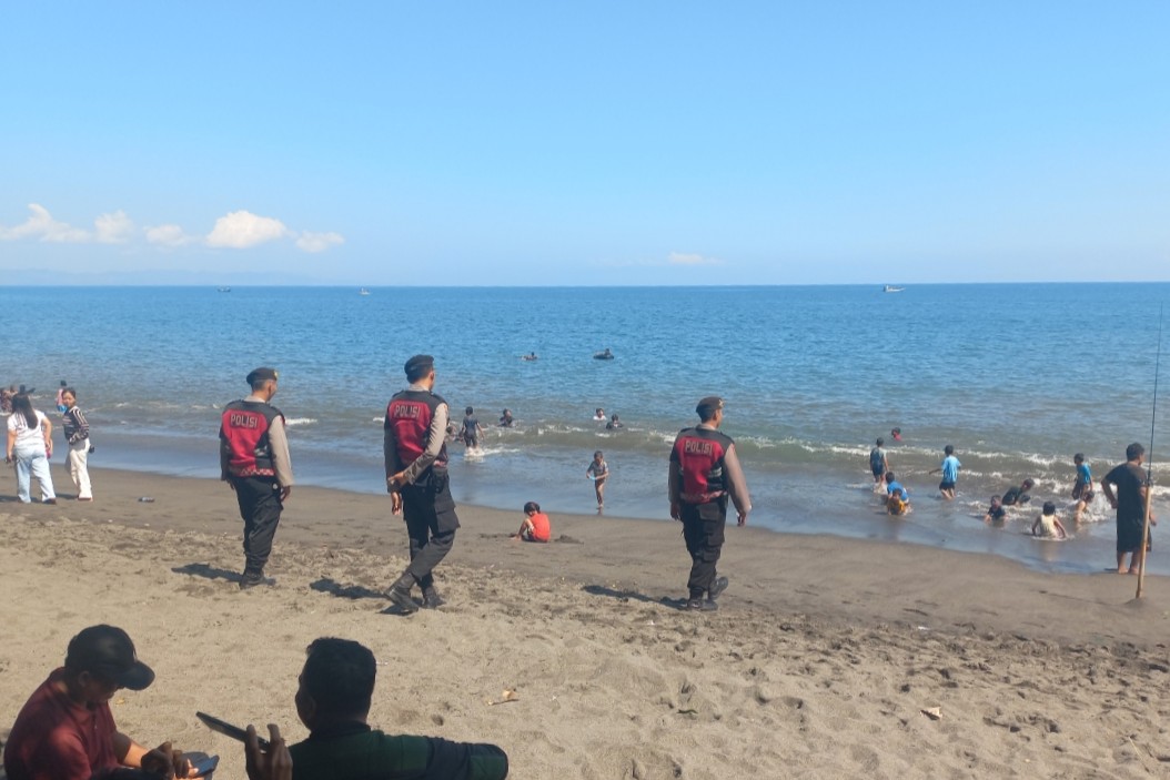 Polisi Perketat Pengamanan Liburan di Pantai Lembayung Lombok Barat
