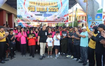 Semarak HUT Bhayangkara ke-80, Polres Sumbawa Gelar Bhayangkara Fun Walk Bersama Masyarakat